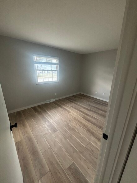 Building Photo - 480 Diven Ln