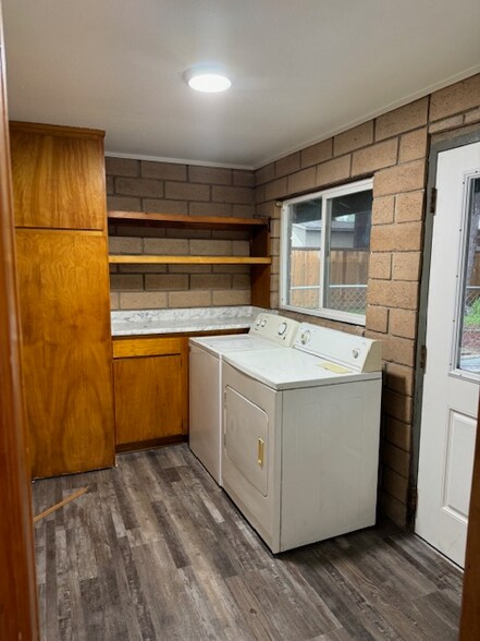 Building Photo - 326 W Stevenson St