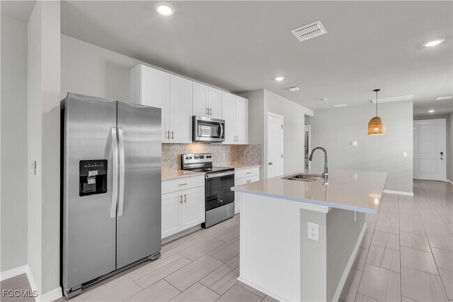 Building Photo - 44254 Frontier Dr