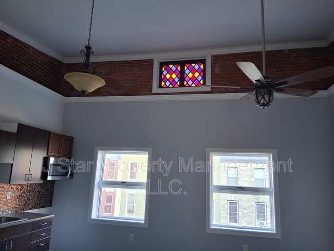 Building Photo - 112 S 6th St