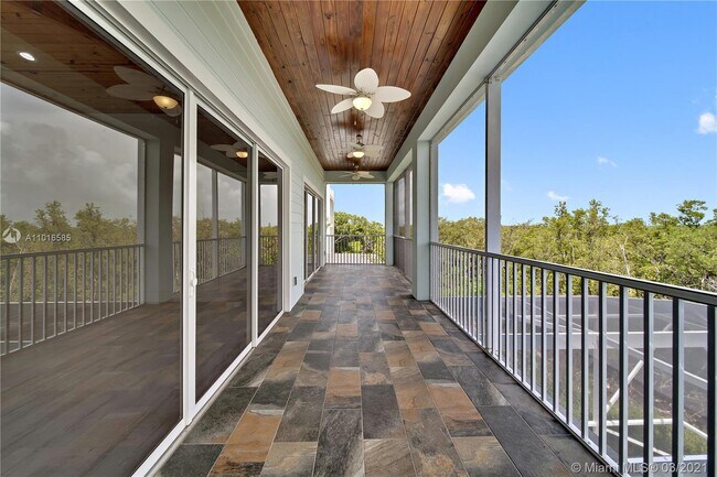 Building Photo - 2 Flamingo Hammock Rd