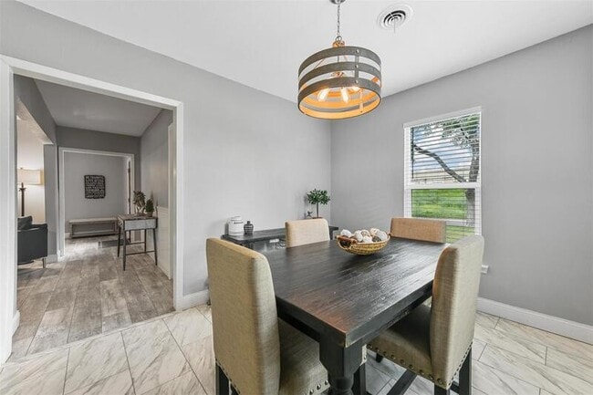 Building Photo - 6209 Calmont Ave