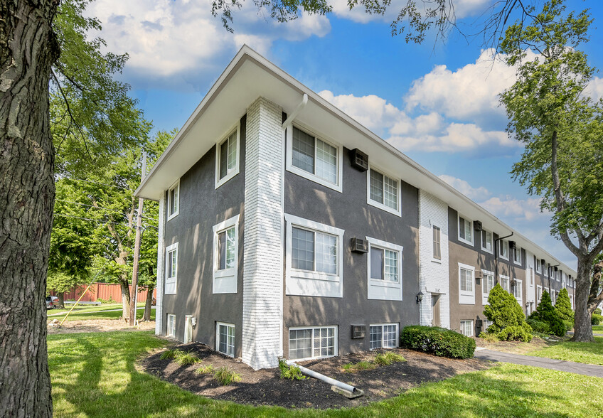 Mature Landscape - Riverview Place Apartments