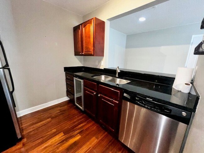 Building Photo - MOVE IN NOW!! Gated community Miriada! 1st floor 1X1.5 bath condo near pool area!!! Laminate wood...