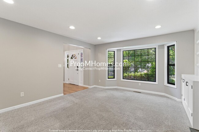 Building Photo - Updated Three Bedroom Home in Tigard!
