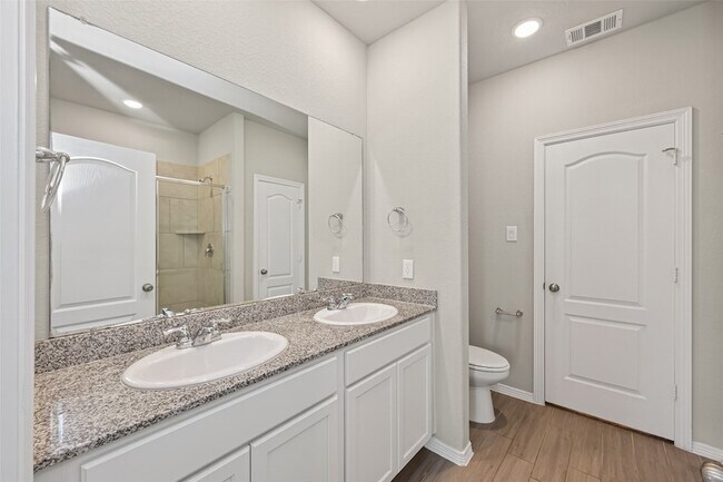 Building Photo - 25527 Valverdant Ct