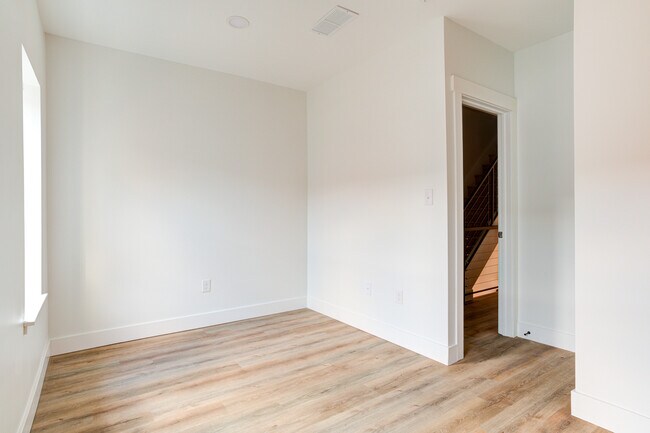 Building Photo - 3023 Harper St