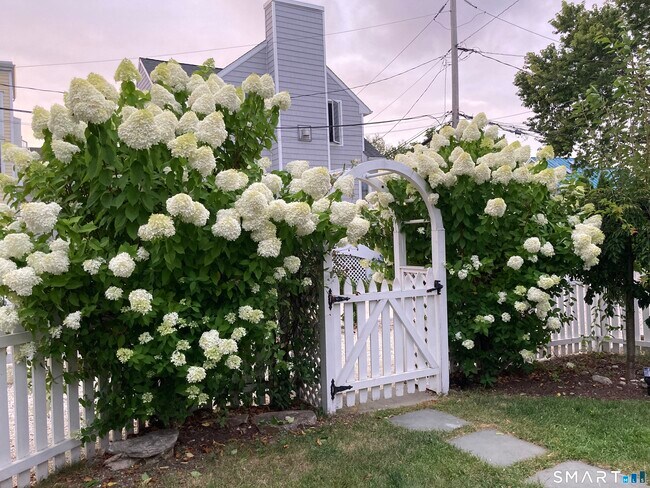 Building Photo - 9 Rowland Pl