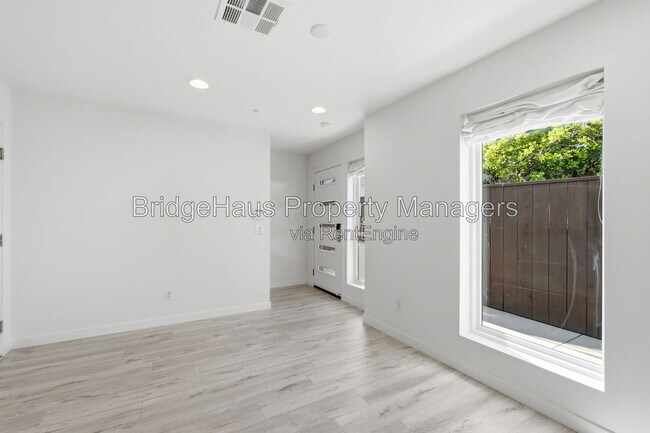 Building Photo - 3740 Third Avenue