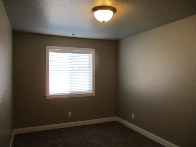 Building Photo - 3 Bed 2.5 Bath -Newer town home living in ...