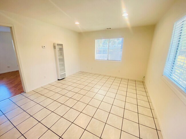 Building Photo - 5 Scharff Ave