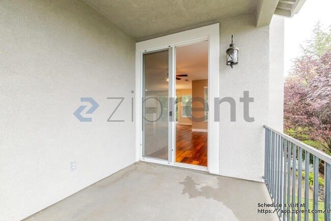 Building Photo - 4042 Plateau Cir