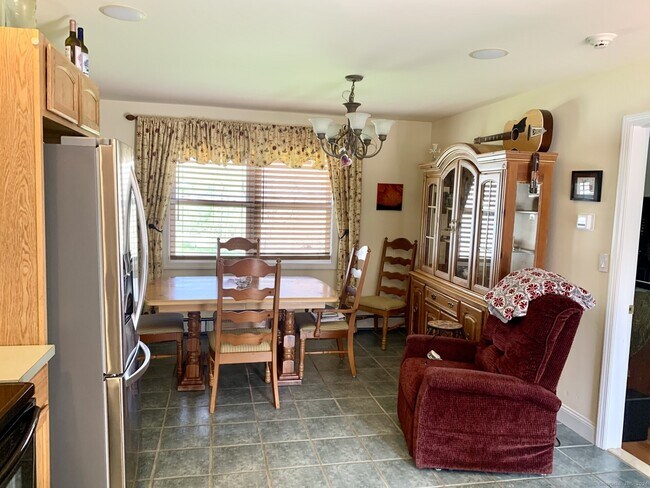 Building Photo - 5274 Main St