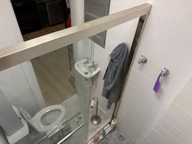 Building Photo - Allston 4.5 Bed  2 Bath - 9/1