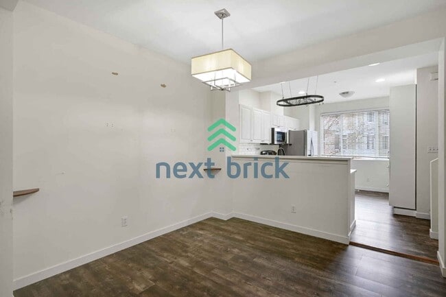 Building Photo - Charming 2-Bedroom Retreat with 2.5 Baths in Bothell's Serene Locale!