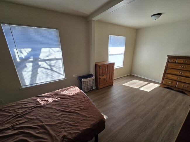 Building Photo - 7023 Greenberry Dr