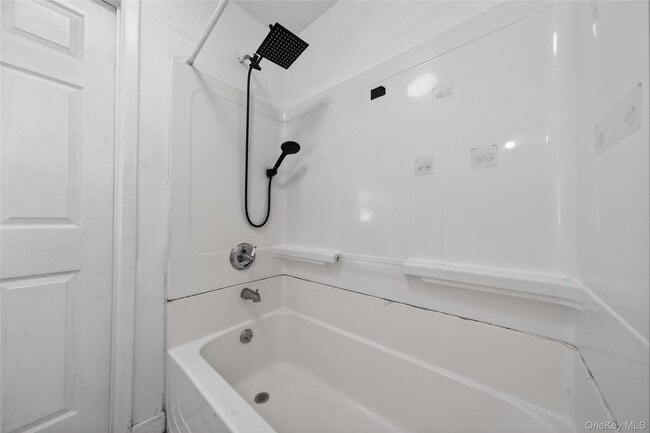 Building Photo - 32 Quaker Hill Rd