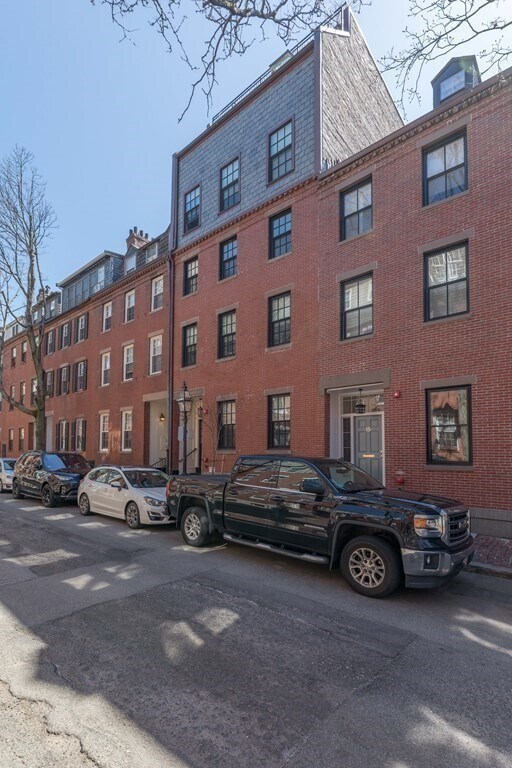 Building Photo - 13 Melrose St