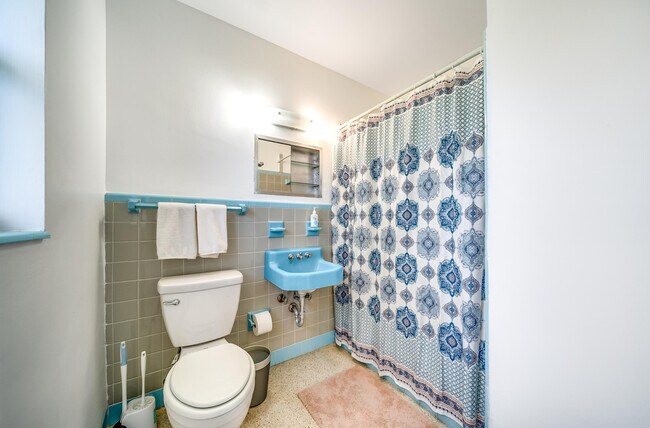Building Photo - 525 Ibis Dr
