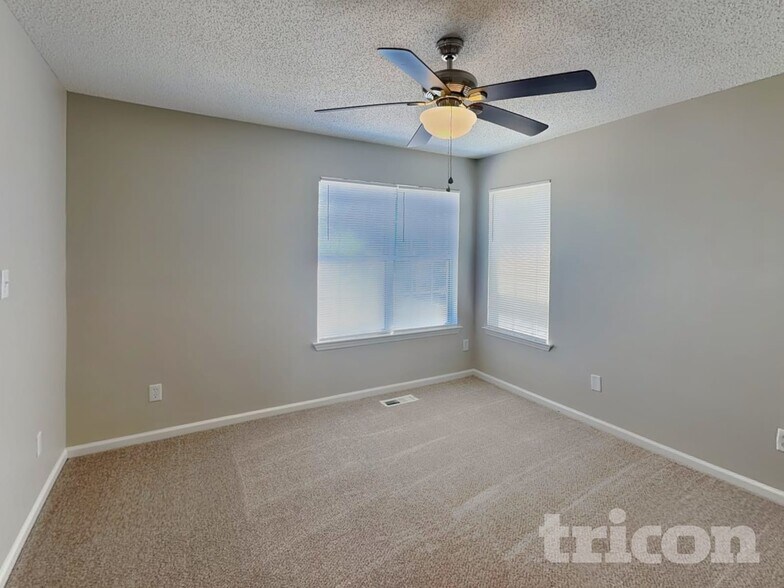 Building Photo - 11136 White Stag Dr
