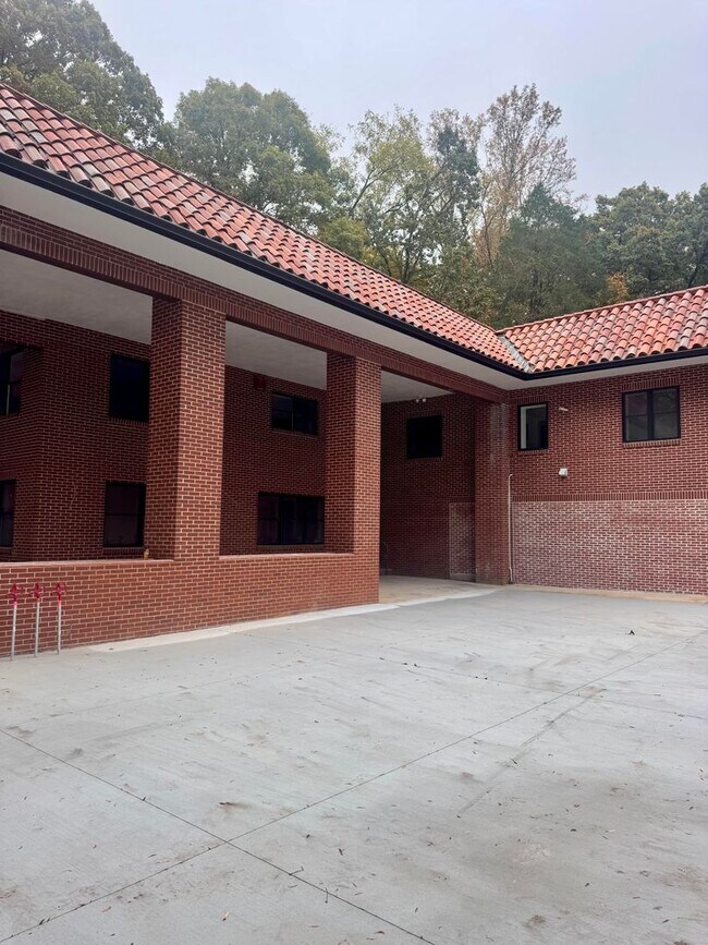 Primary Photo - 2113 W Madison Ave