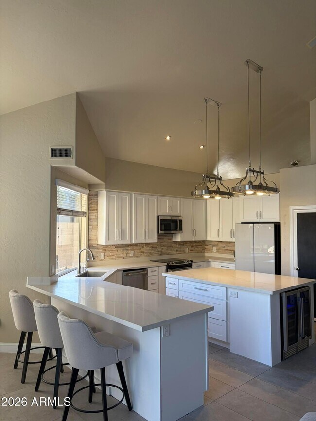 Building Photo - 768 E Irma Ln