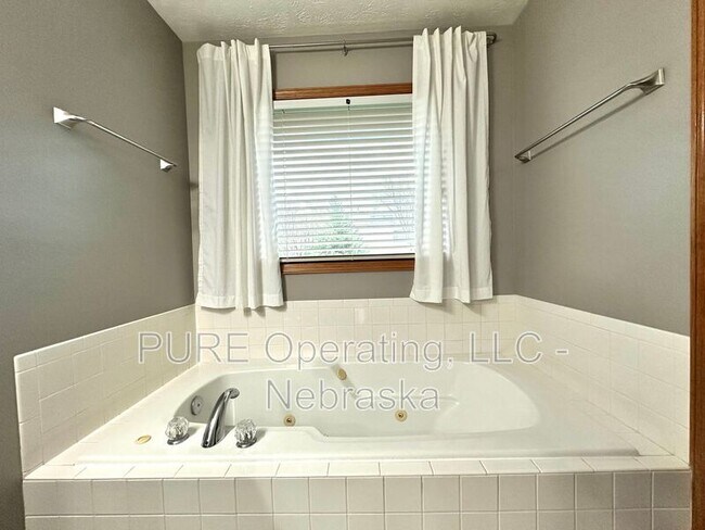 Building Photo - 4909 N 142nd St