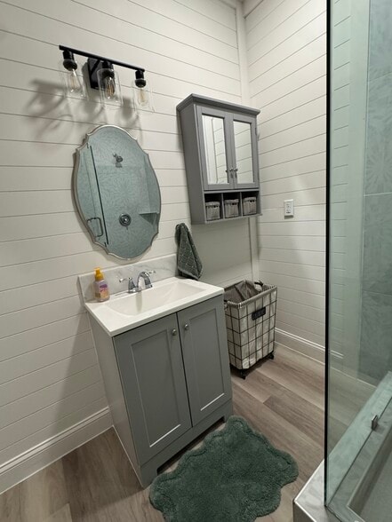 Sink and Vanity - 729 Highway 314