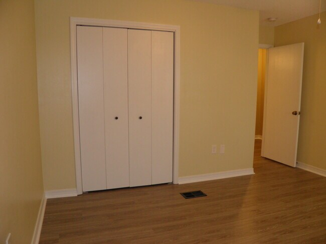 Building Photo - 1843 Whispering Oaks Ln