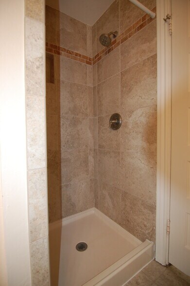 Building Photo - 8492 Trenton Rd