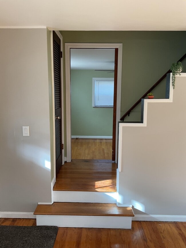 Building Photo - 530 Western Row Rd