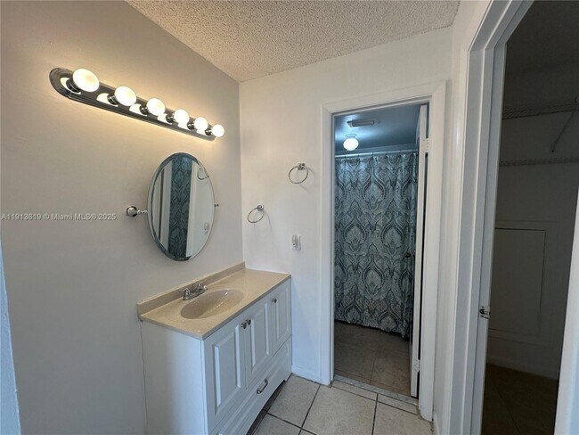 Building Photo - 1400 Jefferson Dr