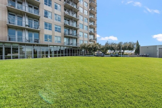 Building Photo - 929 Portland Ave