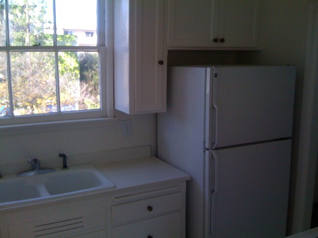 Building Photo - 1532 Veteran Ave
