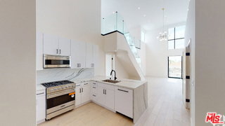 Building Photo - 105 S Doheny Dr