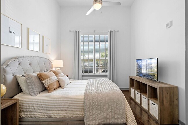 Building Photo - 1638 54th Ave N