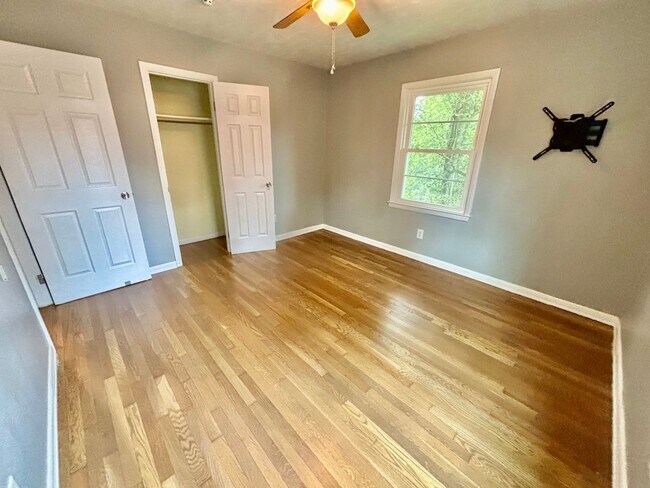 Building Photo - 3448 Dixiana Dr