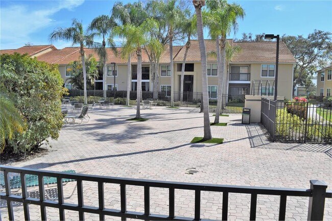 Building Photo - 4021 Crockers Lake Blvd