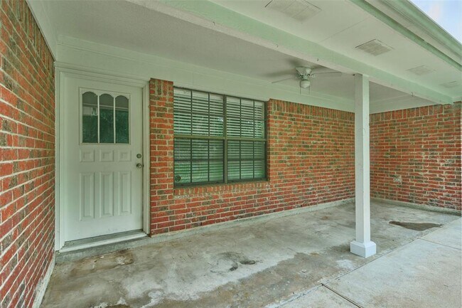 Building Photo - 26611 Oak Hill Dr