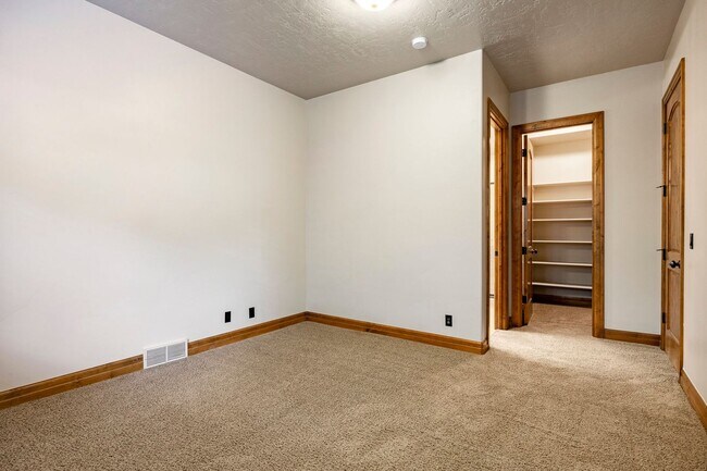 Building Photo - Luxury Mountain Retreat in Jeremy Ranch
