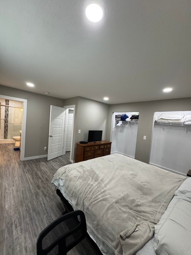 Building Photo - 241 Berry Ln