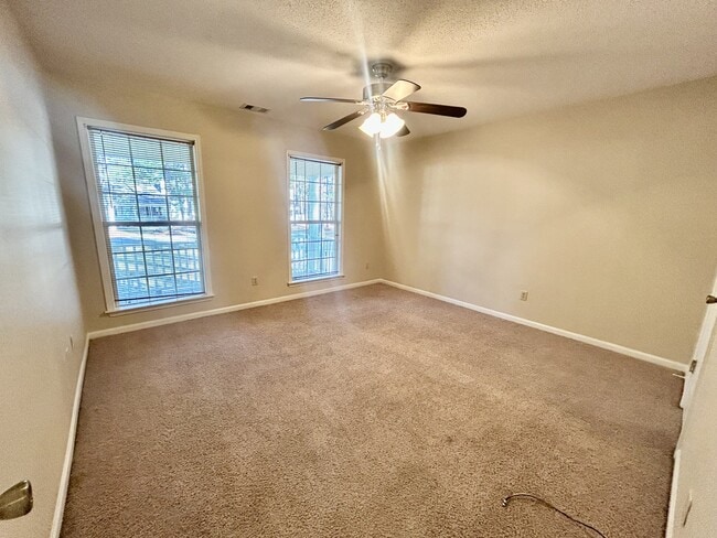 Building Photo - 802 N Taylor Ct