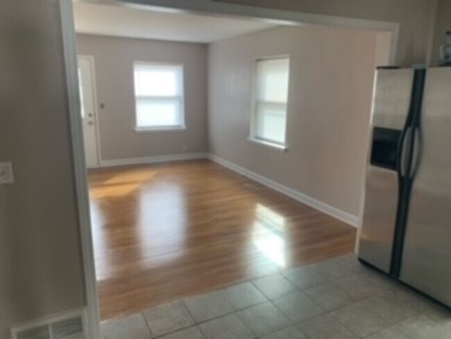 Building Photo - 708-710 1st Ave S