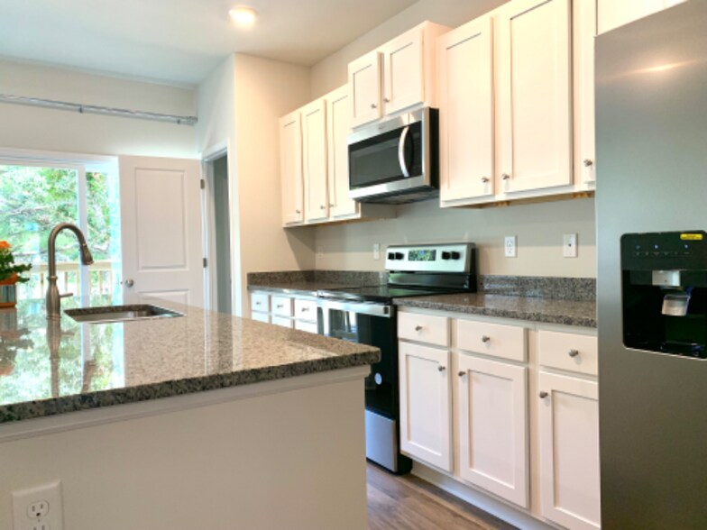 Building Photo - 6518 Sharks Tooth Trl