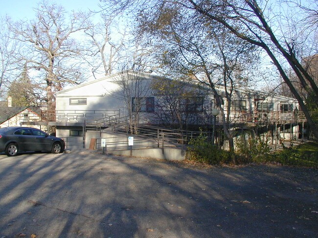 Building Photo - 1729 N High Point Rd