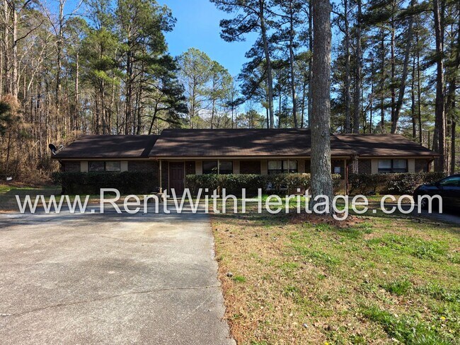 Building Photo - 1750 Nutmeg St