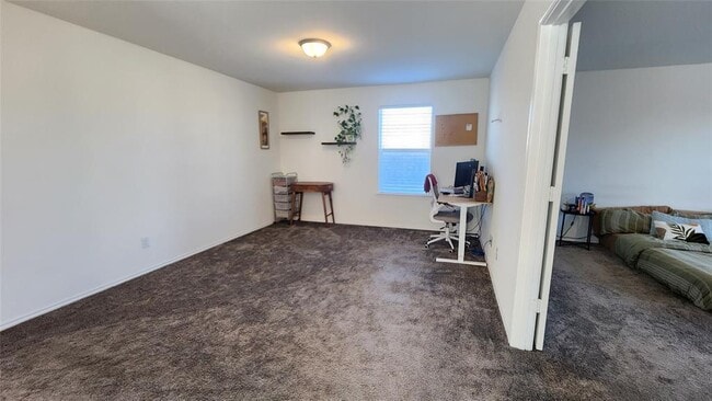 Building Photo - 402 Parrot Tulip View