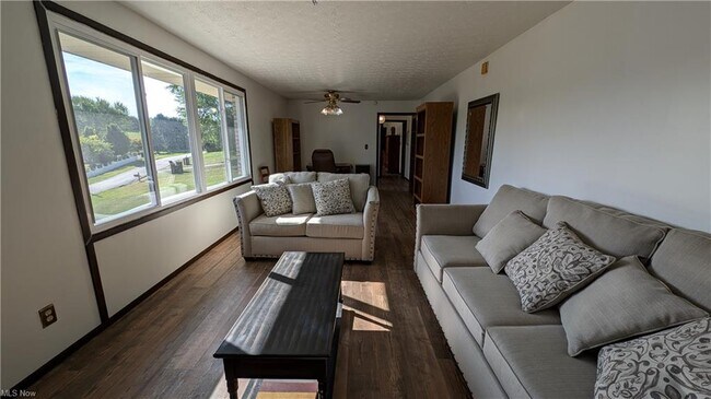 Building Photo - 125 Meadowood Dr