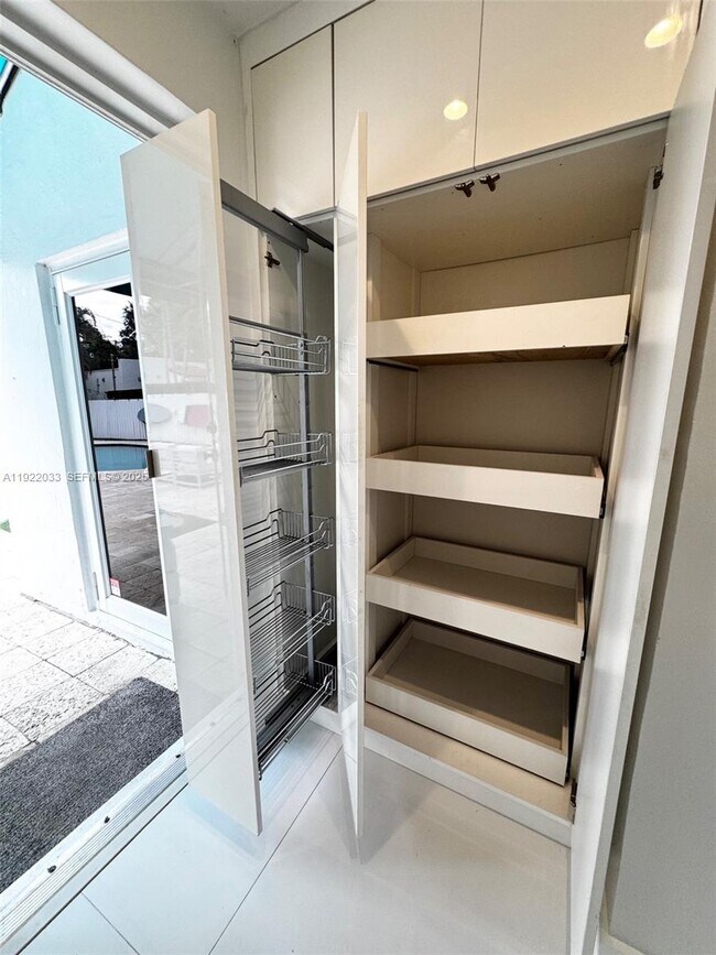 Building Photo - 3470 Sheridan Ave