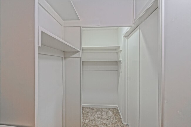 Building Photo - Newly Remodeled, Bright & Airy End Unit Condo in the beautiful "Villa Florenza" Complex in the he...